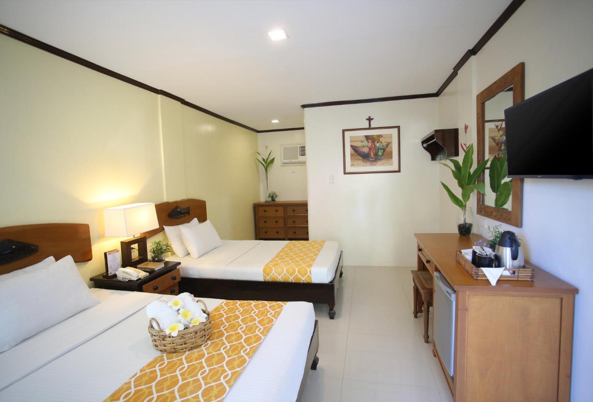 Puerto Del Sol Beach Resort And Hotel Club Bolinao Pangasinan Esterno foto