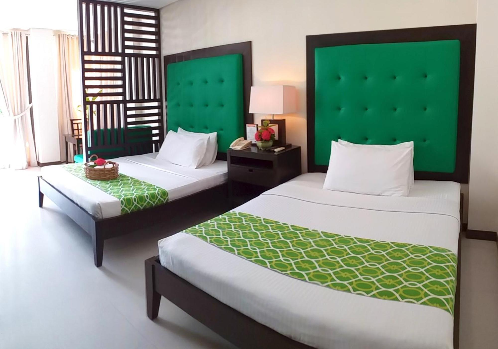 Puerto Del Sol Beach Resort And Hotel Club Bolinao Pangasinan Esterno foto