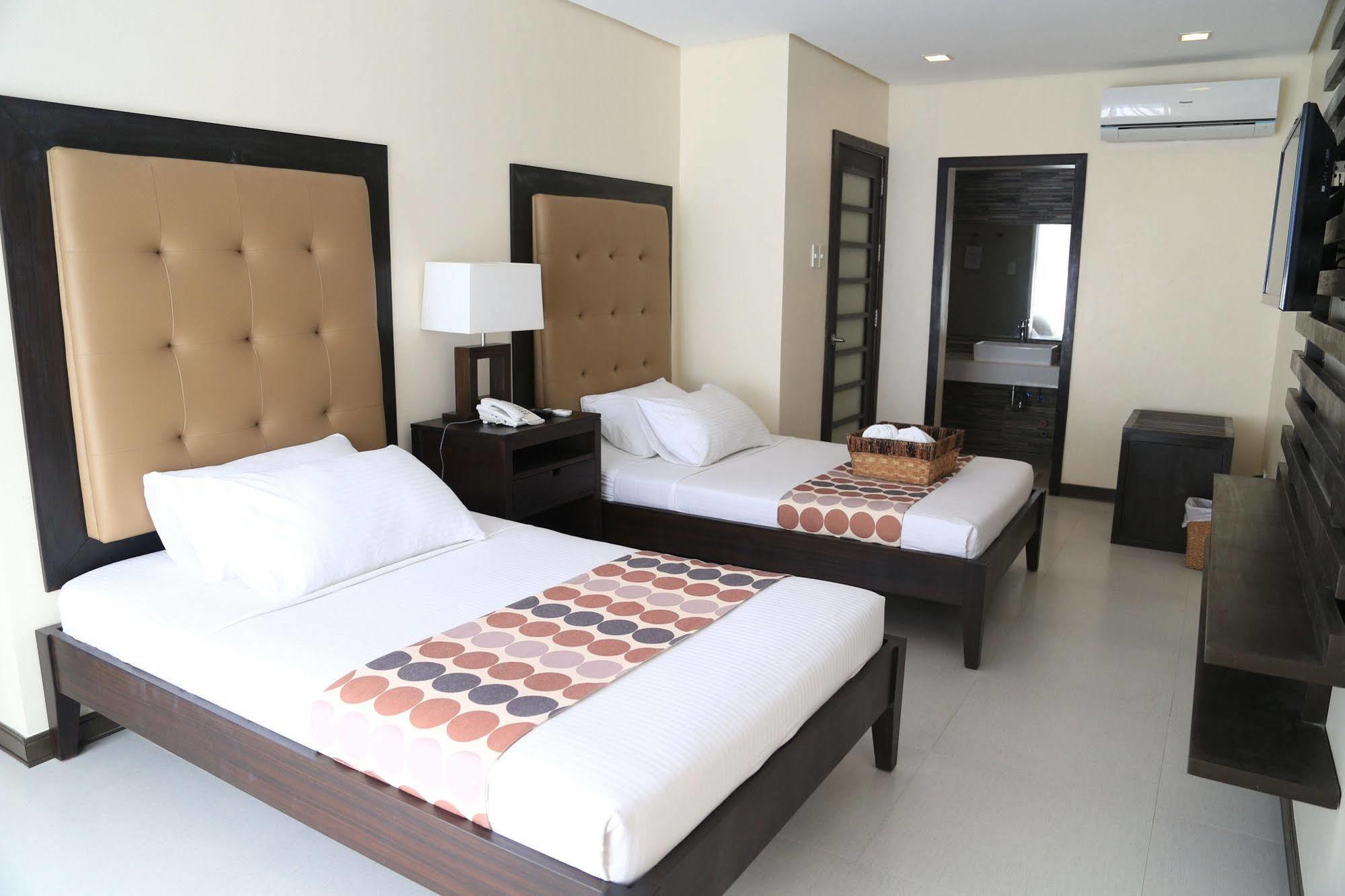 Puerto Del Sol Beach Resort And Hotel Club Bolinao Pangasinan Esterno foto
