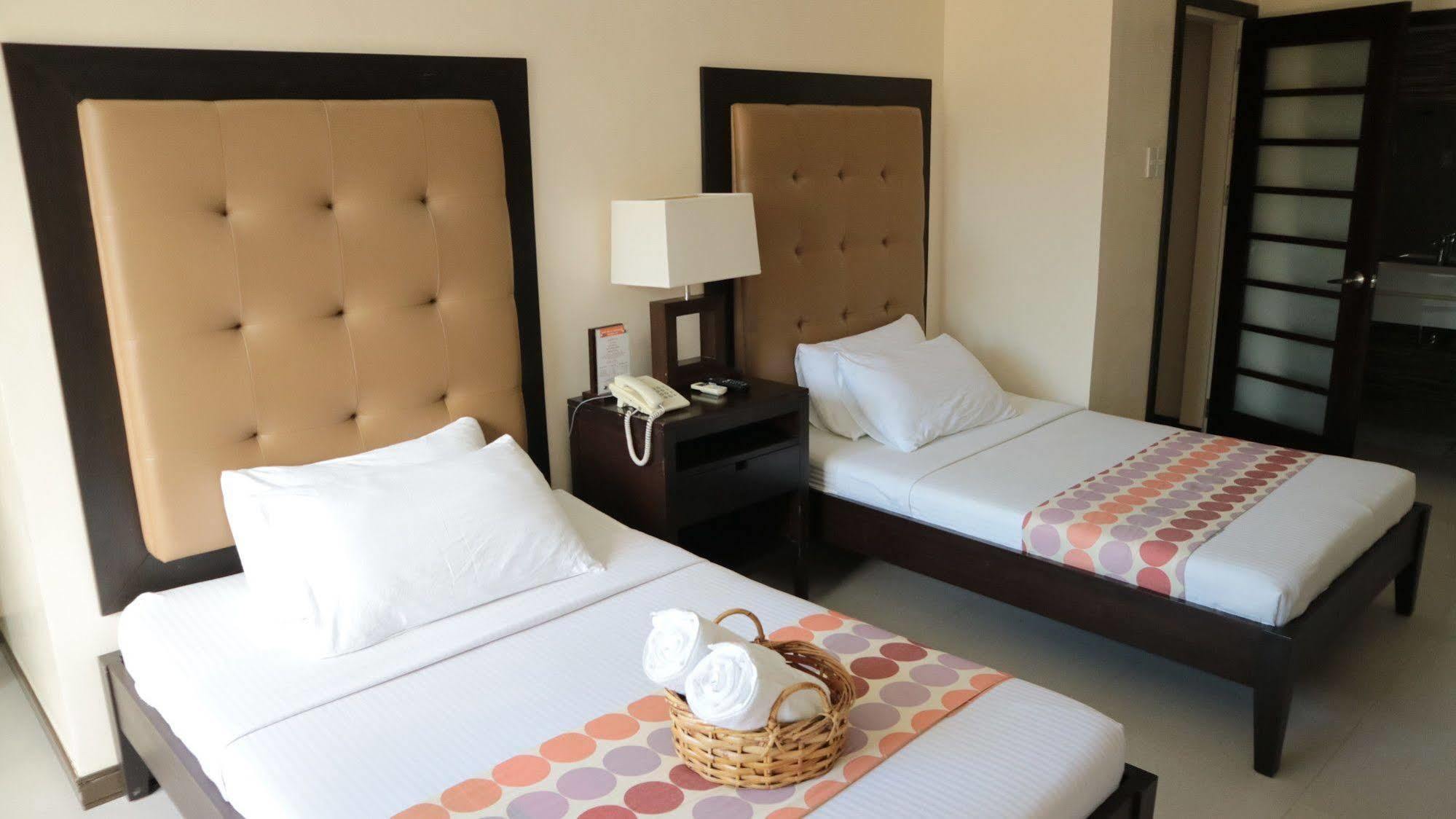 Puerto Del Sol Beach Resort And Hotel Club Bolinao Pangasinan Esterno foto