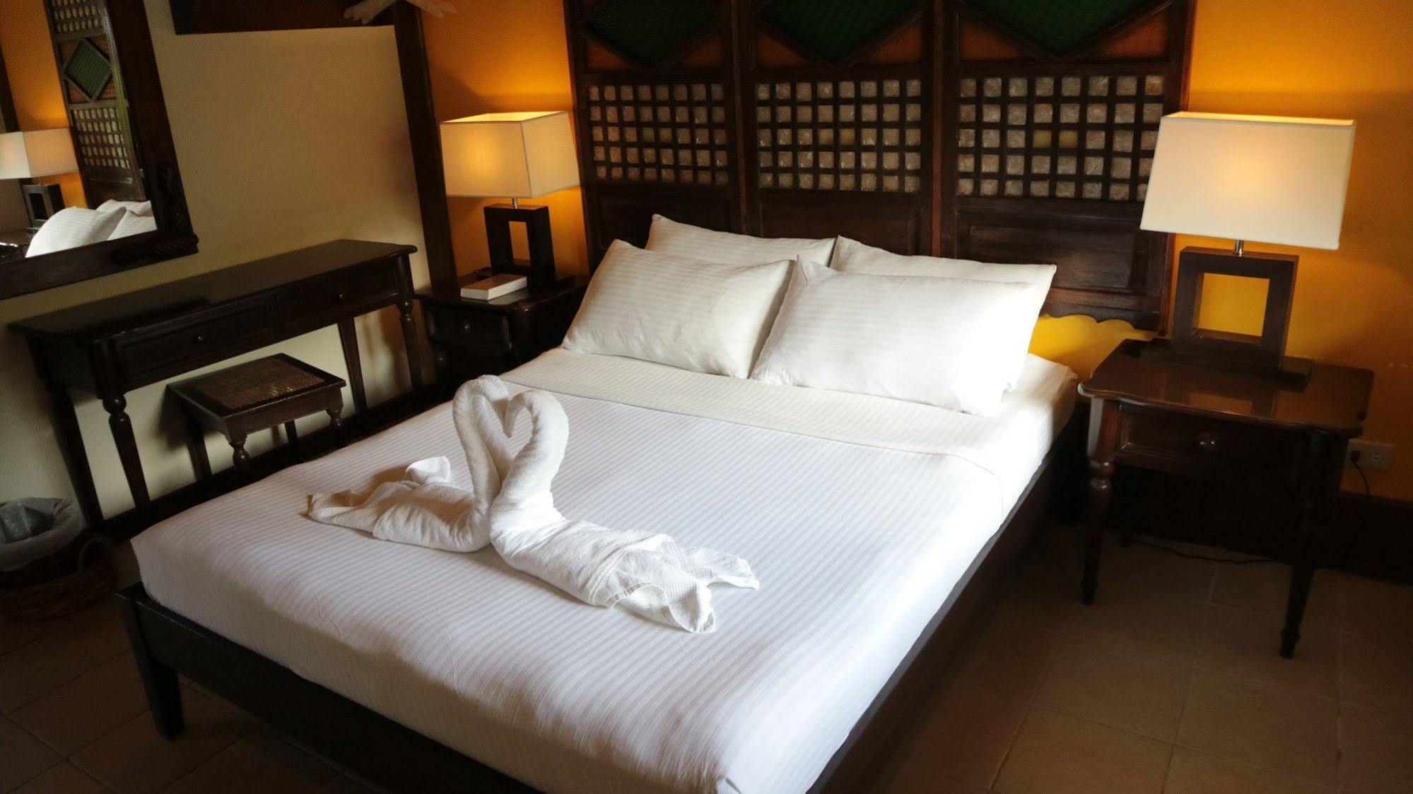 Puerto Del Sol Beach Resort And Hotel Club Bolinao Pangasinan Esterno foto